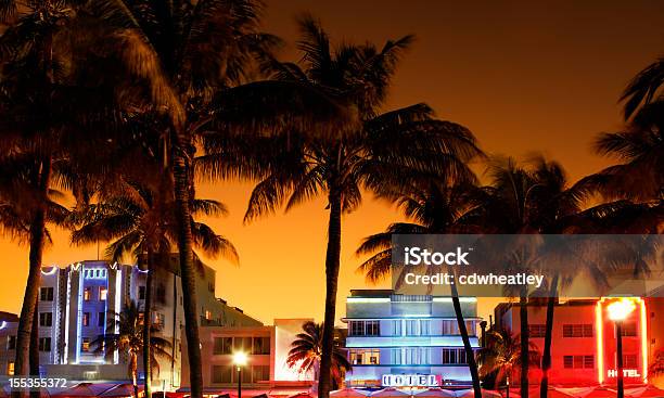 Art Déco Hotel E Ristoranti Nella Zona Di South Beach Miami Durante Il Tramonto - Fotografie stock e altre immagini di Miami