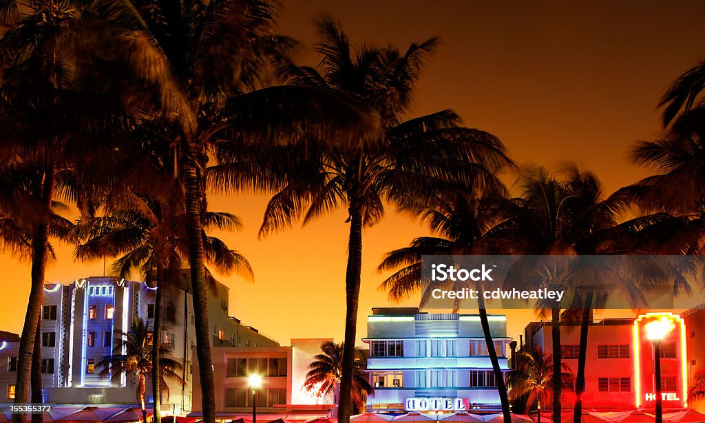 Арт-деко, отели и рестораны в Саут-Бич в Майами на закате - Стоковые фото Майами роялти-фри