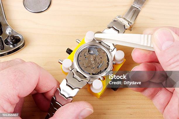 男性向け Springfield にバックの削除するにはツール付き - 腕時計のストックフォトや画像を多数ご用意 - 腕時計, 修理する, 時計職人