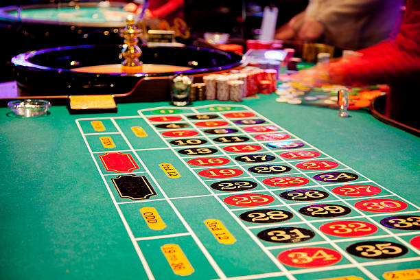 mesa de roleta - roulette roulette wheel gambling roulette table - fotografias e filmes do acervo