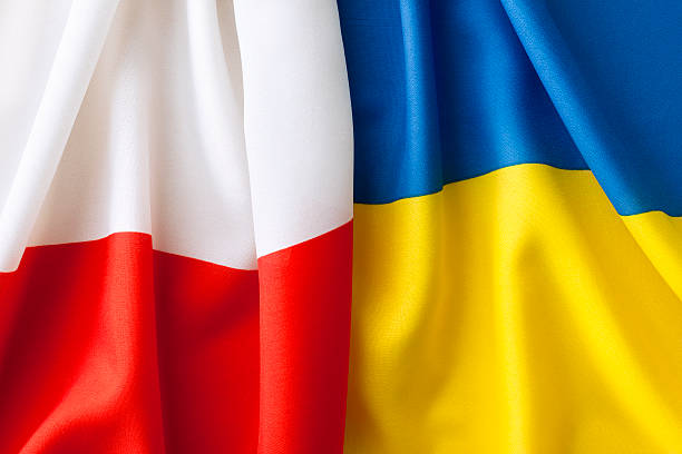 детали из полированной и украинский флаг - polish flag стоковые фото и изображения
