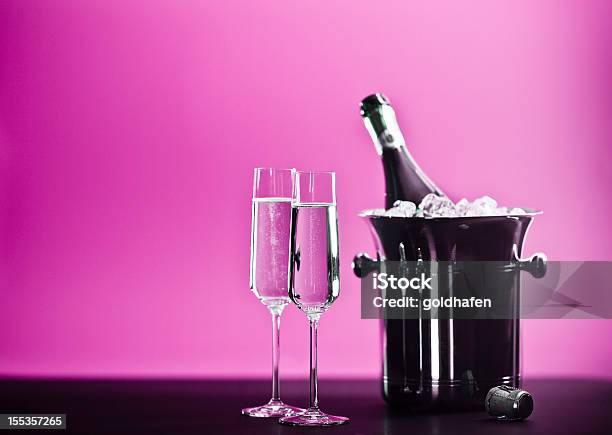 Champagner De Disposição - Fotografias de stock e mais imagens de Bebida - Bebida, Bebida Alcoólica, Cartão do Dia dos Namorados