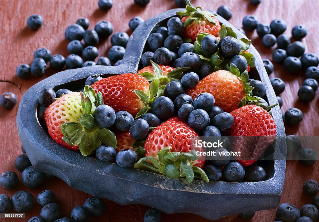 Fruits rouges - Photo de Bol et saladier libre de droits