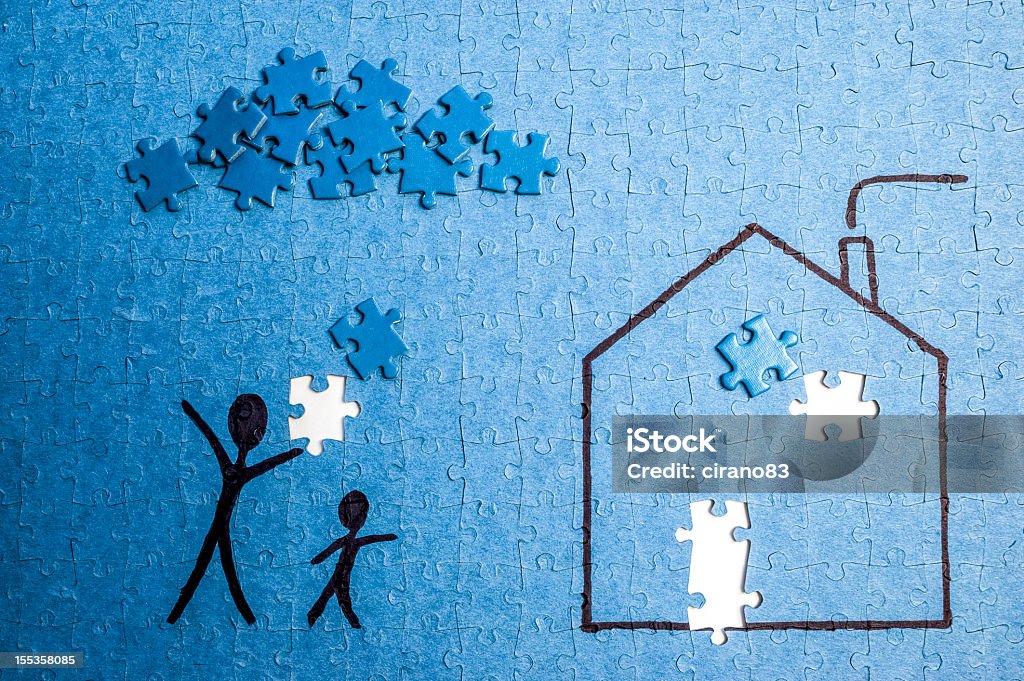 Puzzle Haus mit stilisierten Personen - Lizenzfrei Aussuchen Stock-Foto