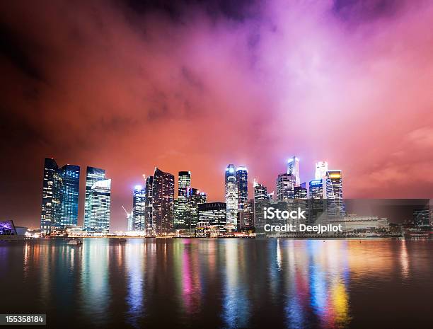 Singapur Skyline Und Marina Bay Bei Nacht Stockfoto und mehr Bilder von Abenddämmerung - Abenddämmerung, Bankenviertel, Bauwerk