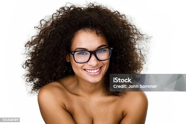 Radosny Działalności Mieszanej Rasy Kobieta W Oko Okulary - zdjęcia stockowe i więcej obrazów 16-17 lat
