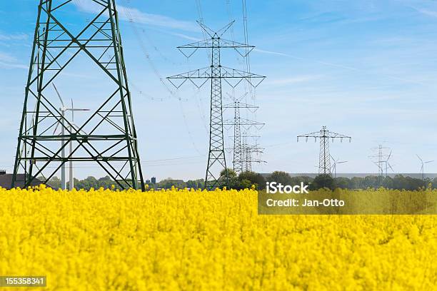 High Voltage Power Lines Und Windenergy Stockfoto und mehr Bilder von Biogas - Biogas, Achtung Hochspannung, Blüte