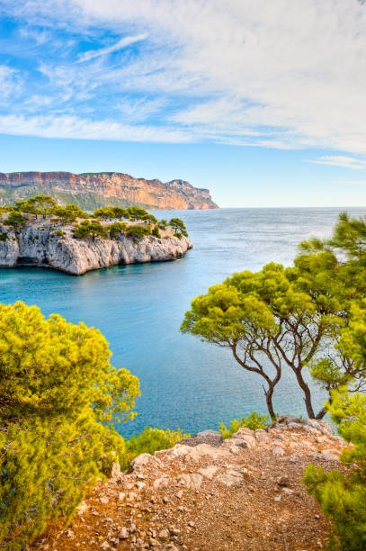 calanques - marselle fotografías e imágenes de stock