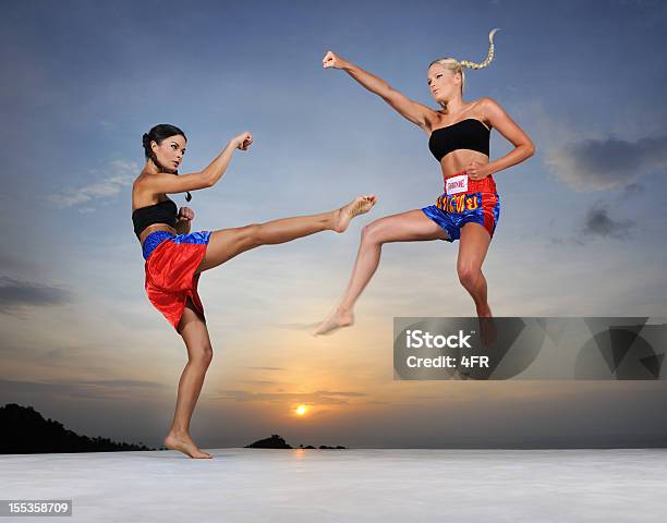 Boxeo Tailandés Muay Thai En Sunrise Xxxl Foto de stock y más banco de imágenes de 20 a 29 años - 20 a 29 años, 20-24 años, Actividad