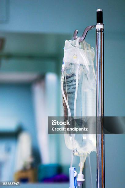 Gotejamento Intravenoso - Fotografias de stock e mais imagens de Gotejamento Intravenoso - Gotejamento Intravenoso, Líquido, Transparente