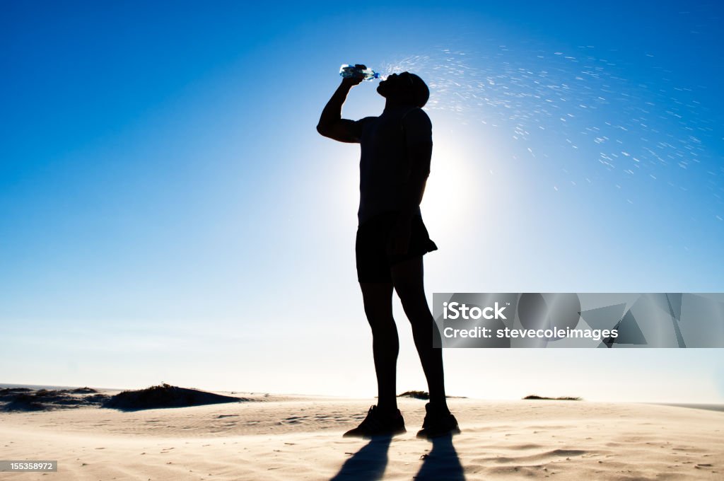 Athlet Läufer Ausruhen auf Sand Dune - Lizenzfrei Durst Stock-Foto