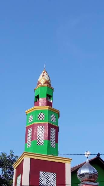 istock Small chrome dome and green-brown minaret of a mosque 1553590436