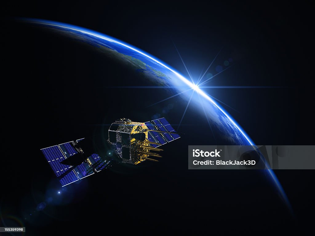 Satellite et le lever du soleil dans l'espace - Photo de Satellite libre de droits