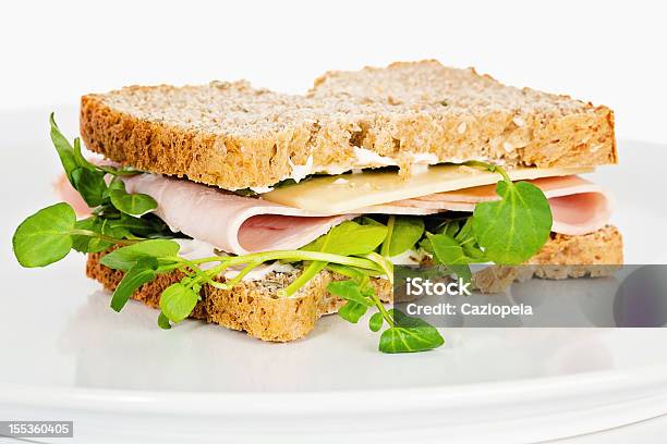 Fatias De Presunto E Salada - Fotografias de stock e mais imagens de Sanduíche - Sanduíche, Pão de Mistura Integral, Prato