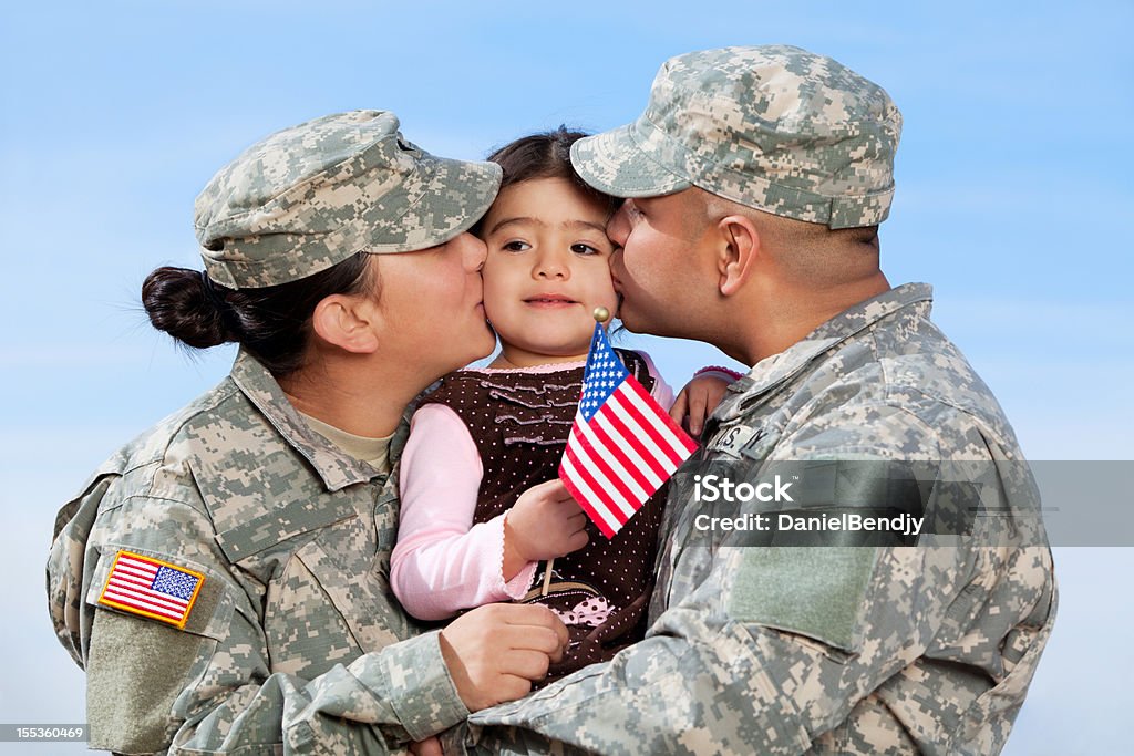 Vero esercito americano famiglia all'aperto - Foto stock royalty-free di Famiglia