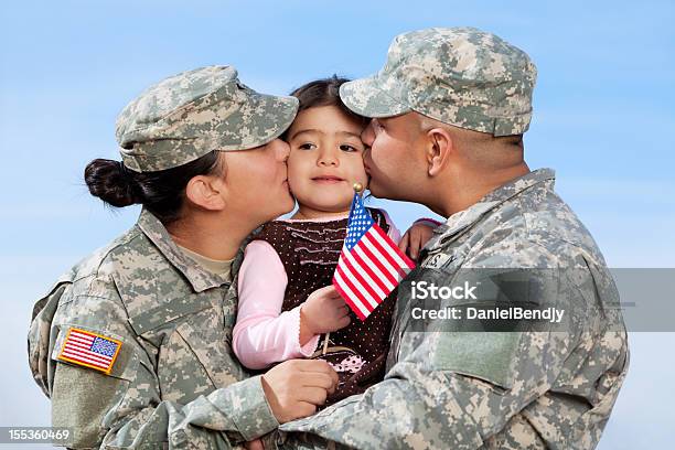 Vero Esercito Americano Famiglia Allaperto - Fotografie stock e altre immagini di Famiglia - Famiglia, Forze armate, Personale militare