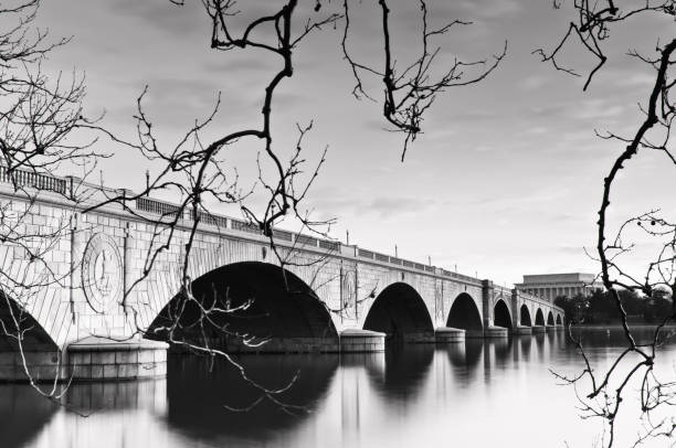 istock Memorial Bridge Leading to Lincoln 155361107