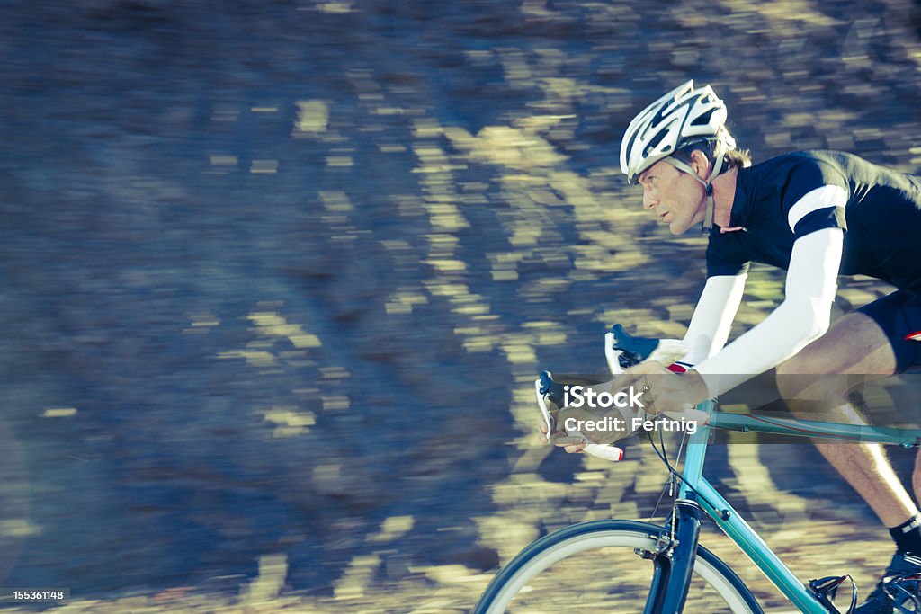 Capacitación de carrera de mountain bike - Foto de stock de Adulto maduro libre de derechos