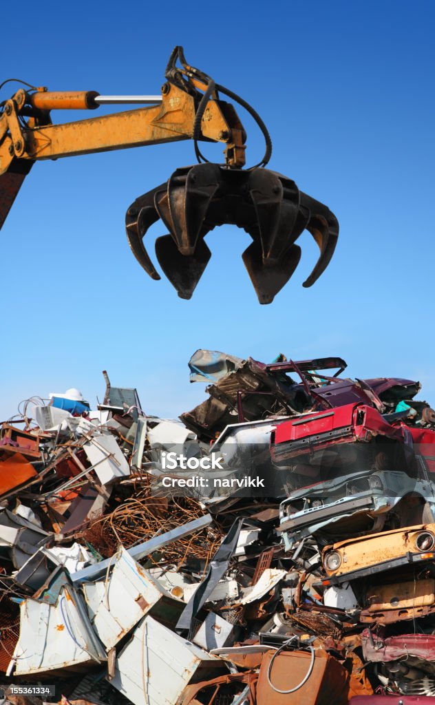 Crane cargador en scrapyard - Foto de stock de Chatarra libre de derechos