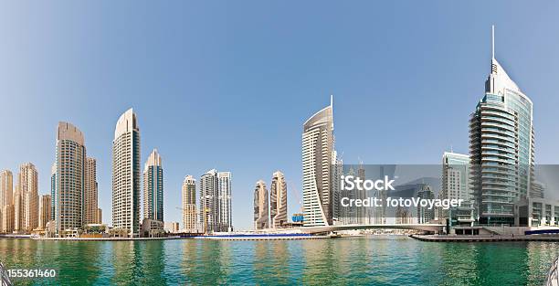 Photo libre de droit de Immeubles Dappartements Au Bord De La Marina De Dubaï banque d'images et plus d'images libres de droit de Dubaï