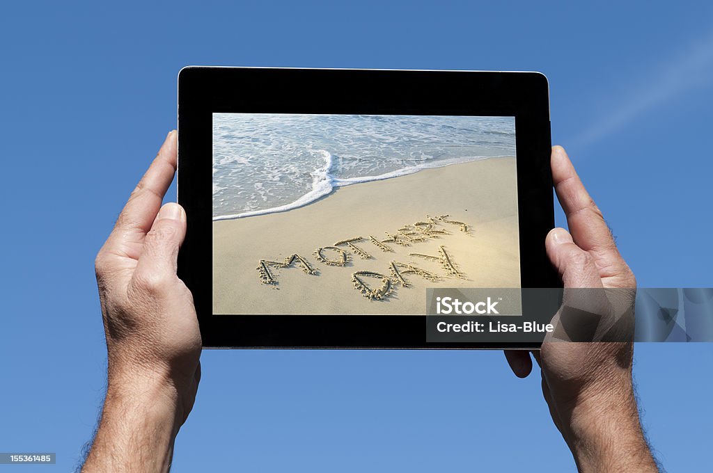 Día de la Madre en tableta Digital cielo azul - Foto de stock de Agarrar libre de derechos