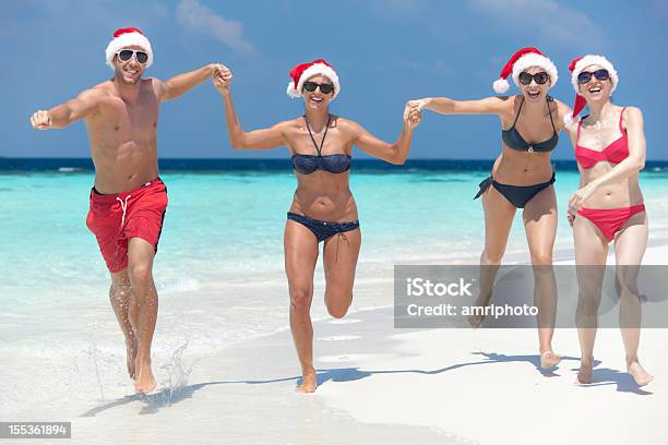 Pessoas Praia Natal - Fotografias de stock e mais imagens de Adulto - Adulto, Amizade, Areia