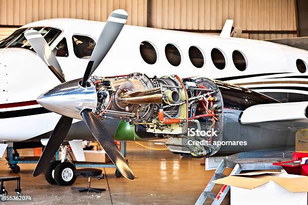 항공기 엔진 유지관리 수리에 대한 스톡 사진 및 기타 이미지 - 수리, 항공 비행체, 비행기 제작 공장
