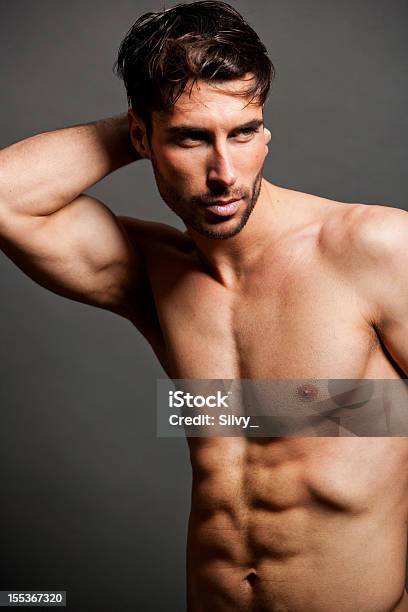 Homem Muscular - Fotografias de stock e mais imagens de Adulto - Adulto, Barba, Beleza