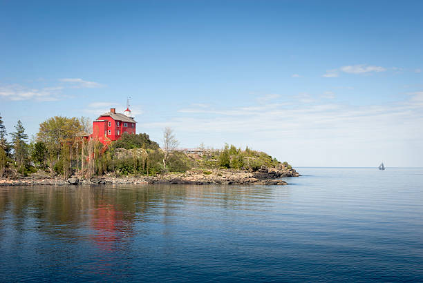 Marquette Harbor Lighthouse Marquette Harbor lighthouse on the shore of Lake Superior in Michigan's Upper Peninsula. lakeshore photos stock pictures, royalty-free photos & images