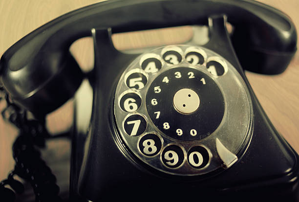 telefono d'epoca rotativo - obsolete landline phone old 1970s style foto e immagini stock