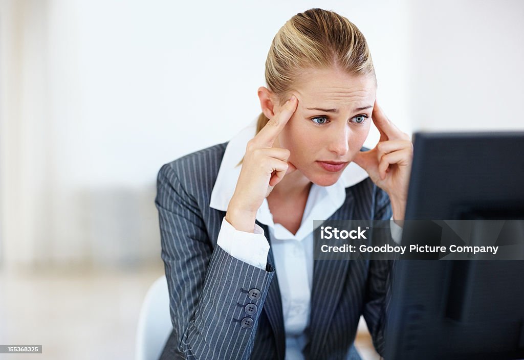 Tensed Mulher de negócios no trabalho - Foto de stock de Adulto royalty-free