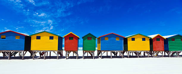플라주 헛 (hut) 에서의 운용에 적합 - cape town beach hut multi colored 뉴스 사진 이미지