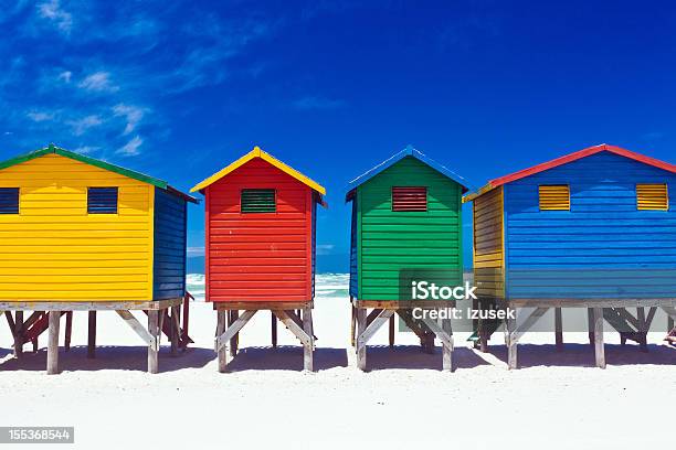 Capanne Sulla Spiaggia - Fotografie stock e altre immagini di Spiaggia - Spiaggia, Cabina, Città del Capo