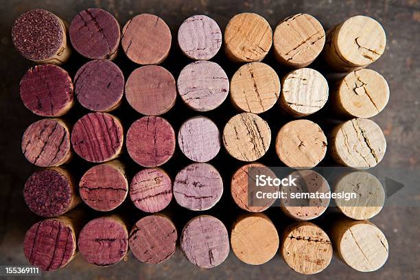 Foto de Rolhas De Vinho e mais fotos de stock de Antigo - Antigo, Arranjo, Beber