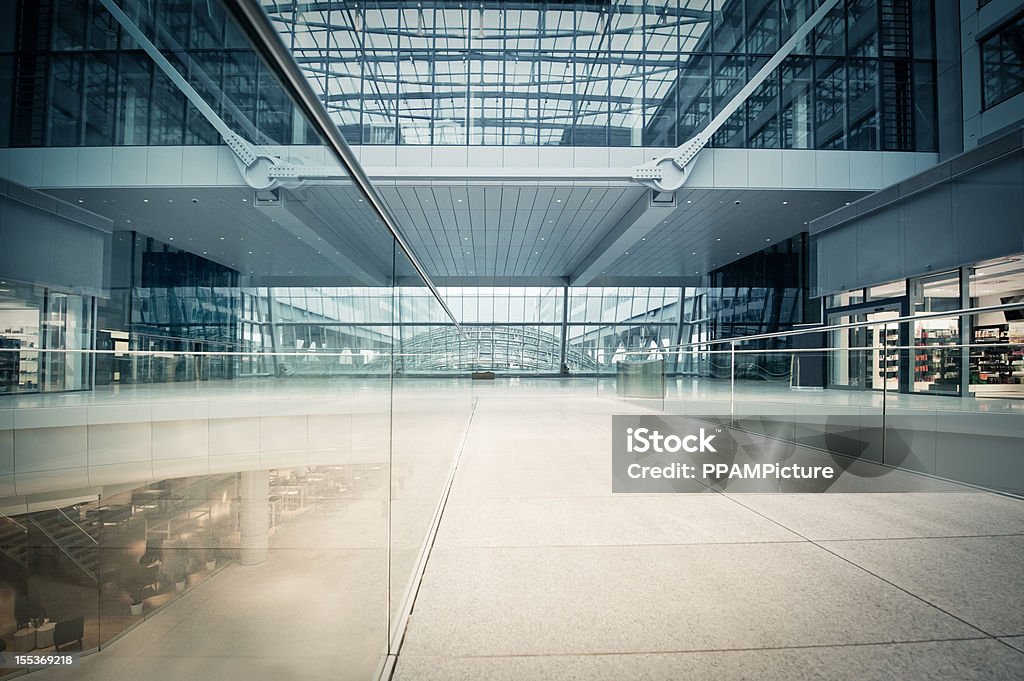 Edificio de acero y vidrio - Foto de stock de Acero libre de derechos