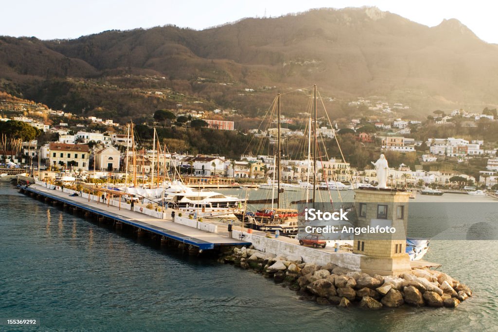 Casamicciola, Ilha de Ísquia, a Baía de Nápoles, Itália. - Foto de stock de Baía royalty-free