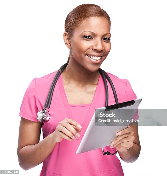 Infermiera Felice Con Computer Tablet - Fotografie stock e altre immagini di Rosa - Colore - Rosa - Colore, Camice da medico, Infermiere