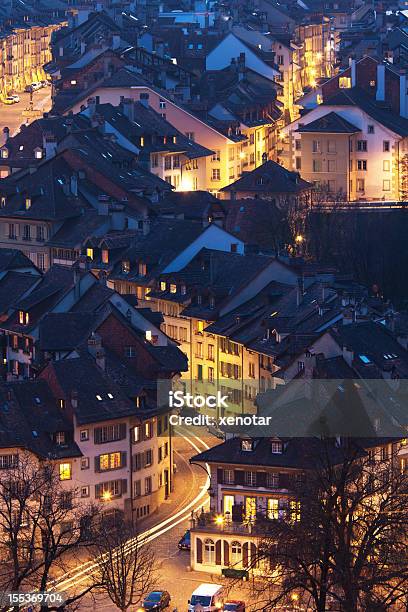 Photo libre de droit de Vue De Haut De Gamme De Bern Au Crépuscule Depuis Rosengarten banque d'images et plus d'images libres de droit de Canton de Berne