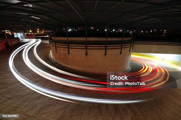 Exposição Longa De Carro De Luzxg - Fotografias de stock e mais imagens de Carro - Carro, Desporto de Competição - Desporto, Equipamento de Iluminação