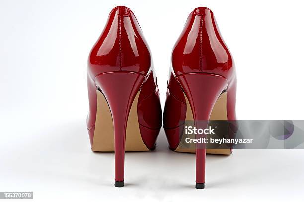 Sexy Brilhante Vermelho Cabedal Patenteado Stilettos Sapatos De Salto Alto - Fotografias de stock e mais imagens de Salto Alto