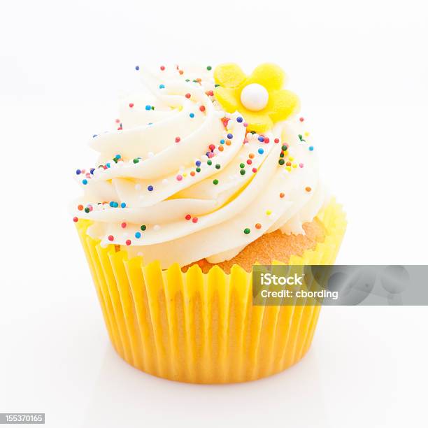 Giallo Limone Cupcake - Fotografie stock e altre immagini di Cupcake - Cupcake, Giallo, Sfondo bianco