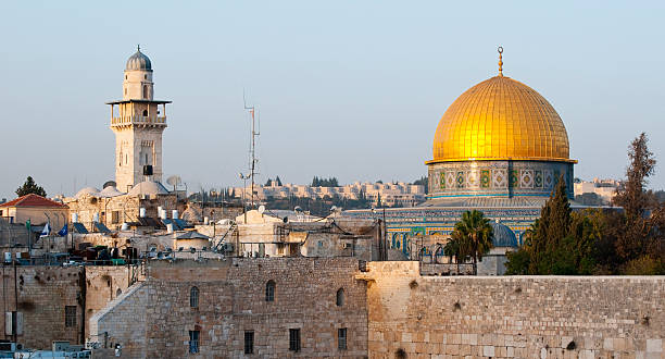 cúpula da rocha e o muro ocidental - jerusalem dome of the rock israel temple mound imagens e fotografias de stock