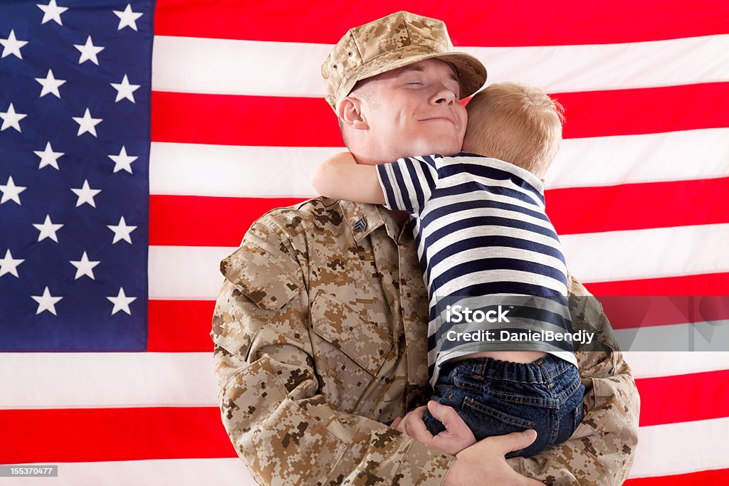 U S Marine Corps Soldier & Son - Foto de stock de Infantería de Marina estadounidense libre de derechos