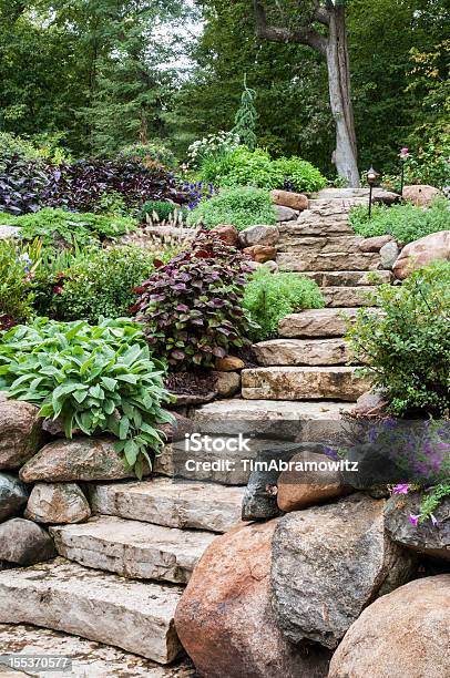 Piedra Natural Paisajismo Foto de stock y más banco de imágenes de Jardín privado - Jardín privado, Ajardinado, Piedra - Material de construcción