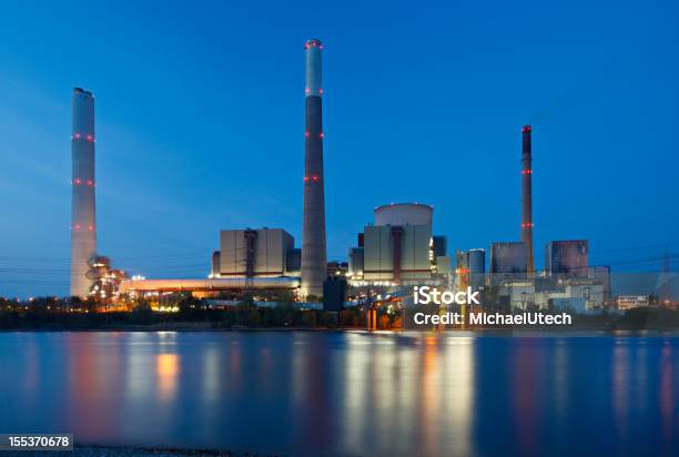 Coal Kraftwerk Am Fluss Stockfoto und mehr Bilder von Abenddämmerung - Abenddämmerung, Abgas, Außenaufnahme von Gebäuden