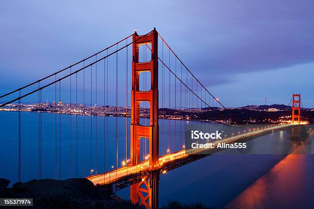 San Fransisco Golden Gate Bridge Al Tramonto - Fotografie stock e altre immagini di Golden Gate - Golden Gate, Notte, Acqua