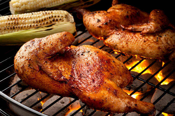 frango grelhado - grilled chicken chicken barbecue fire - fotografias e filmes do acervo