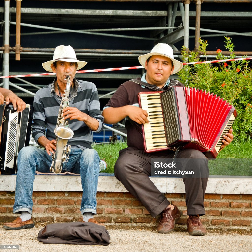 Street Musiker spielen - Lizenzfrei Spaß Stock-Foto