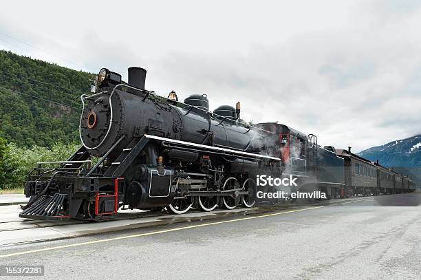 Foto de Antigo Trem A Vapor Que Funciona Em Skagway Alasca e mais fotos de stock de Alasca - Estado dos EUA