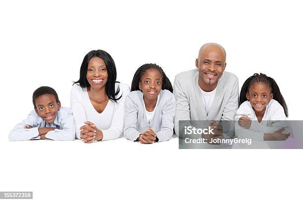 Foto de Família De Cinco Africano Deitado Em Uma Linha e mais fotos de stock de Cinco Pessoas - Cinco Pessoas, Figura para recortar, 10-11 Anos